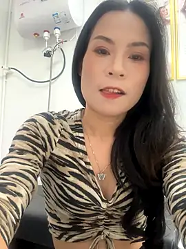 Baby-mmm online show from October 29, 2025, 7:51 am