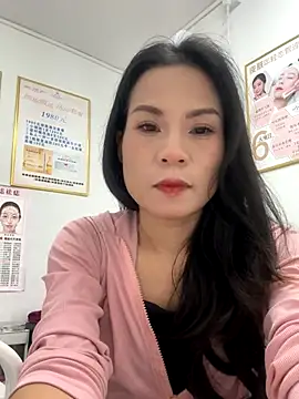 Baby-mmm online show from December 2, 2025, 5:20 am