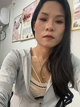 Baby-mmm online show from April 10, 2026, 5:03 am