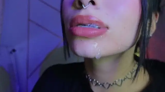 Hollyxx  online show from October 17, 2025, 11:34 am