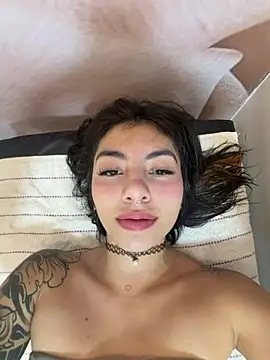 Snapshot of Hollyxx_ chatting on February 19, 2026, 11:34 pm Hollyxx online show from February 19, 2026, 11:34 pm