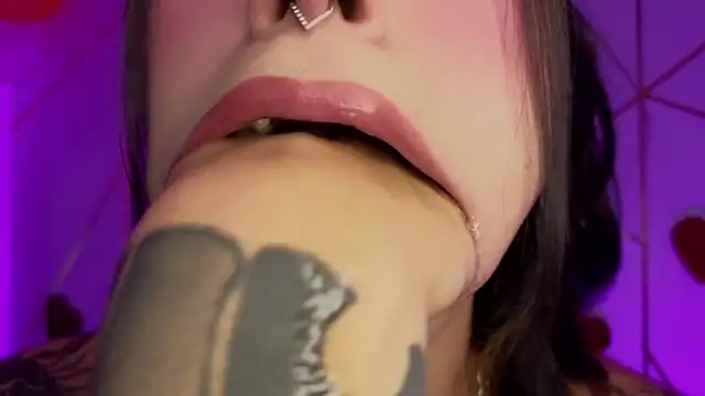 Hollyxx  online show from March 4, 2026, 3:31 pm