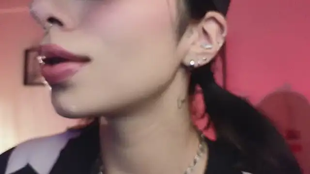 Hollyxx  online show from April 23, 2026, 3:02 am