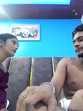 Snapshot of romantic_couple1 chatting on September 16, 2025, 1:39 am romantic couple1 online show from September 16, 2025, 1:39 am