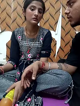 Snapshot of romantic_couple1 chatting on September 28, 2025, 3:13 am romantic couple1 online show from September 28, 2025, 3:13 am