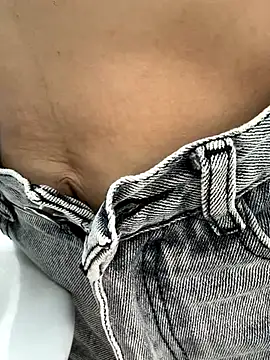 Snapshot of tran_my chatting on October 19, 2025, 7:11 am tran my online show from October 19, 2025, 7:11 am