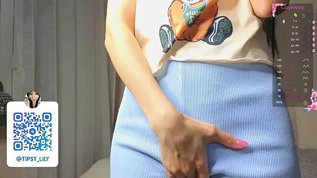 SakuraVelvet online show from April 21, 2026, 6:25 pm