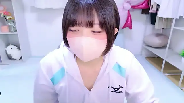 Hinata Sun online show from April 27, 2026, 11:52 am