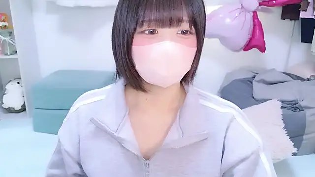 Hinata Sun online show from April 16, 2026, 11:07 pm