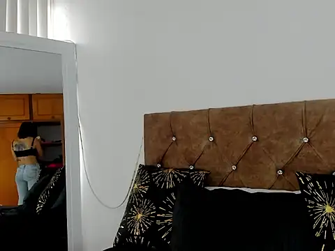 camila collins7 online show from November 4, 2025, 1:04 pm