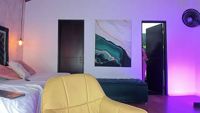 Snapshot of Sofi_Moreno chatting on September 12, 2025, 12:27 pm Sofi Moreno online show from September 12, 2025, 12:27 pm