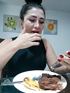 mia mancinii online show from December 19, 2025, 1:09 am