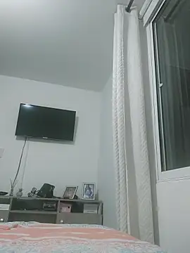 mia mancinii online show from December 2, 2025, 12:11 am