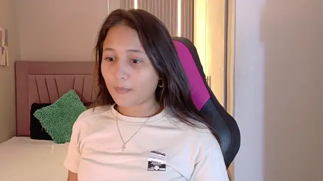 Snapshot of Laly_Cherry_ chatting on November 27, 2025, 12:16 pm Laly Cherry online show from November 27, 2025, 12:16 pm