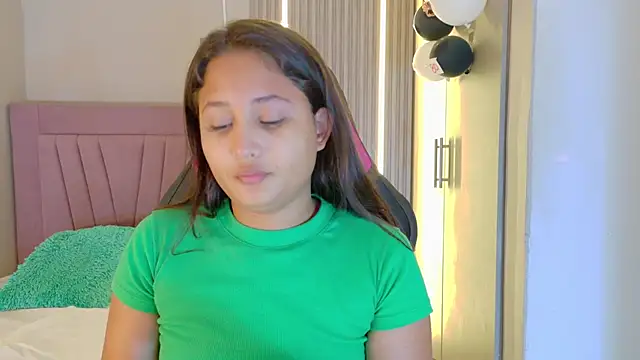 Snapshot of Laly_Cherry_ chatting on November 16, 2025, 12:32 pm Laly Cherry online show from November 16, 2025, 12:32 pm