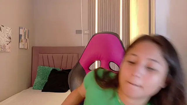 Snapshot of Laly_Cherry_ chatting on November 25, 2025, 12:16 pm Laly Cherry online show from November 25, 2025, 12:16 pm