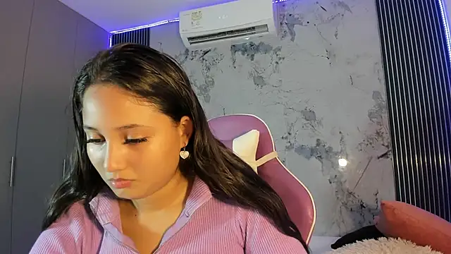 Snapshot of Laly_Cherry_ chatting on October 22, 2025, 12:37 pm Laly Cherry online show from October 22, 2025, 12:37 pm