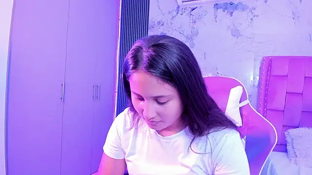 Snapshot of Laly_Cherry_ chatting on September 30, 2025, 12:55 pm Laly Cherry online show from September 30, 2025, 12:55 pm