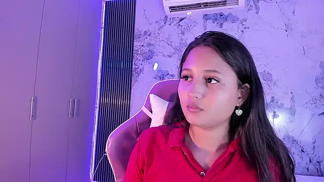 Snapshot of Laly_Cherry_ chatting on October 21, 2025, 12:37 pm Laly Cherry online show from October 21, 2025, 12:37 pm