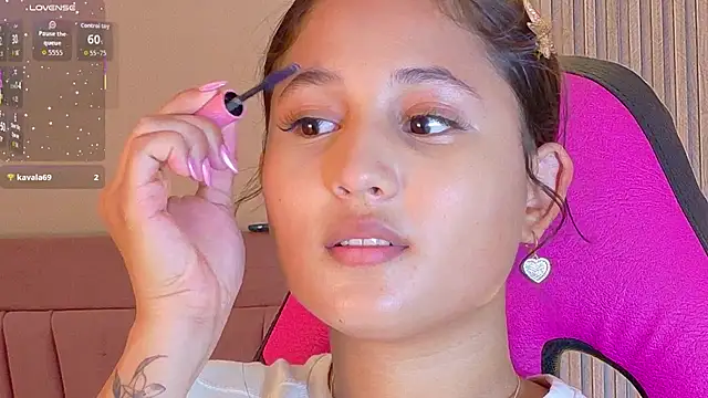 Snapshot of Laly_Cherry_ chatting on November 7, 2025, 12:31 pm Laly Cherry online show from November 7, 2025, 12:31 pm