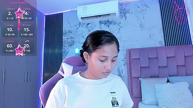 Snapshot of Laly_Cherry_ chatting on October 8, 2025, 12:28 pm Laly Cherry online show from October 8, 2025, 12:28 pm