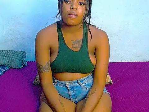 SlenderCaramelBabexx online show from September 15, 2025, 3:34 pm