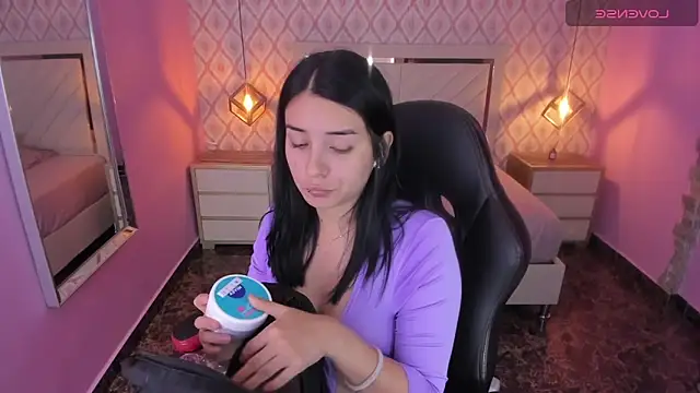 Snapshot of CHRISTY_TEIGEN4 chatting on October 31, 2025, 7:32 pm CHRISTY TEIGEN4 online show from October 31, 2025, 7:32 pm