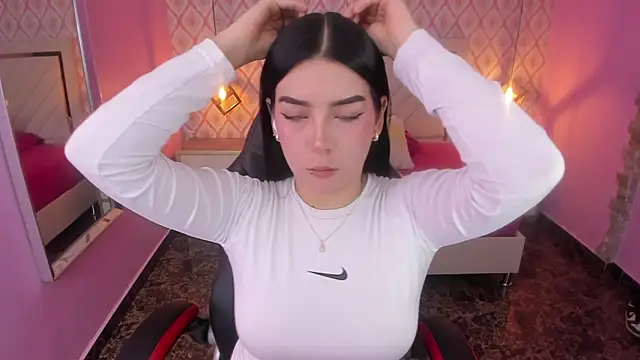 Snapshot of CHRISTY_TEIGEN4 chatting on October 20, 2025, 7:25 pm CHRISTY TEIGEN4 online show from October 20, 2025, 7:25 pm