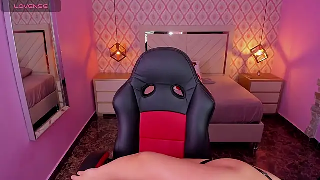 CHRISTY TEIGEN4 online show from December 3, 2025, 7:24 pm