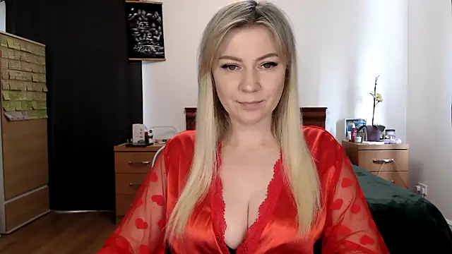 Snapshot of ParadiseAlina chatting on April 15, 2026, 1:37 pm ParadiseAlina online show from April 15, 2026, 1:37 pm