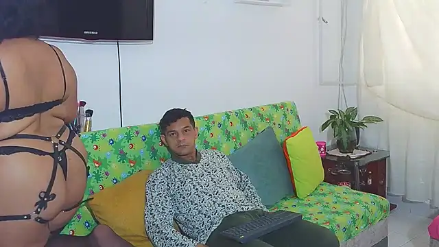 Nicolletorres2 online show from February 13, 2026, 3:45 pm