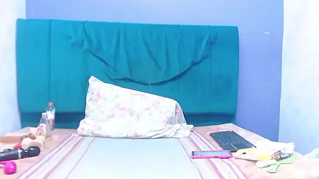 Snapshot of andrealopezcm101 chatting on January 14, 2026, 11:25 am andrealopezcm101 online show from January 14, 2026, 11:25 am