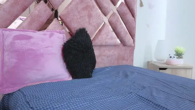 Snapshot of Candy_Chloe02 chatting on April 12, 2026, 4:49 am Candy Chloe02 online show from April 12, 2026, 4:49 am