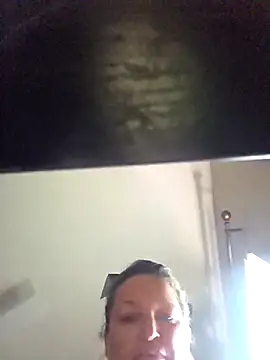 Snapshot of Calimarina chatting on November 5, 2025, 5:27 pm Calimarina online show from November 5, 2025, 5:27 pm