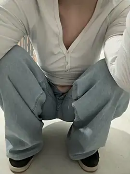 Cumonmme online show from October 11, 2025, 8:43 pm