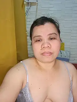 hotlyn45 online show from February 18, 2026, 2:20 am