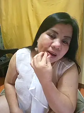 hotlyn45 online show from October 18, 2025, 1:24 pm