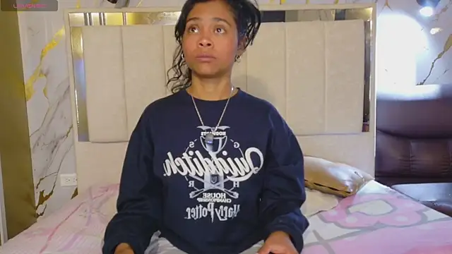 Snapshot of Kristall_06 chatting on April 10, 2026, 4:30 am Kristall 06 online show from April 10, 2026, 4:30 am