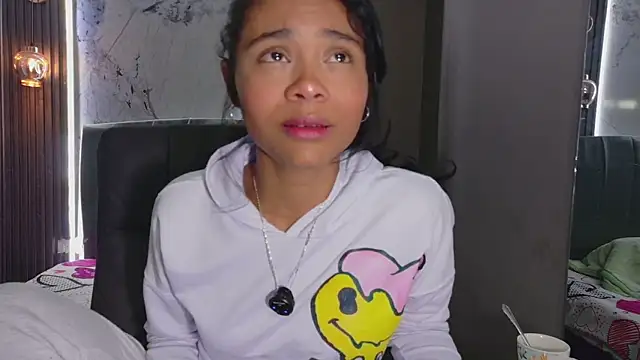 Snapshot of Kristall_06 chatting on March 22, 2026, 4:38 am Kristall 06 online show from March 22, 2026, 4:38 am