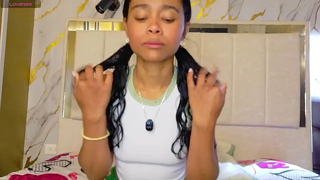 Snapshot of Kristall_06 chatting on March 29, 2026, 5:09 am Kristall 06 online show from March 29, 2026, 5:09 am