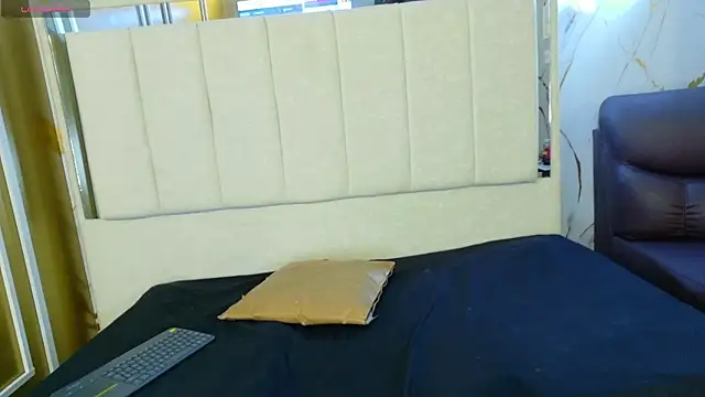 Snapshot of Kristall_06 chatting on March 4, 2026, 4:53 am Kristall 06 online show from March 4, 2026, 4:53 am