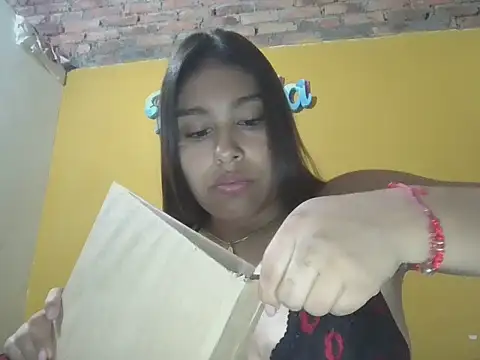 Snapshot of zairabreze chatting on February 16, 2026, 3:32 pm zairabreze online show from February 16, 2026, 3:32 pm