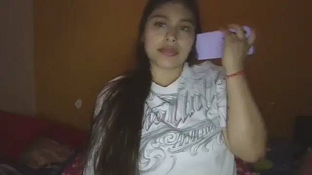 Snapshot of zairabreze chatting on January 6, 2026, 8:24 pm zairabreze online show from January 6, 2026, 8:24 pm