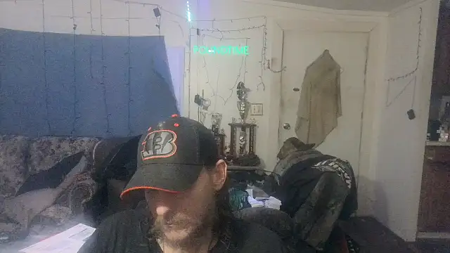 Poundtown1226 online show from January 7, 2026, 5:12 am