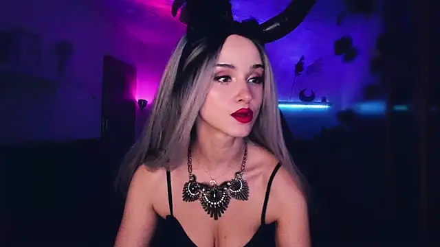 Snapshot of MistressJolie chatting on November 18, 2025, 3:54 am MistressJolie online show from November 18, 2025, 3:54 am