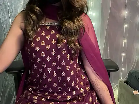 Snapshot of YoursSuku chatting on October 26, 2025, 6:52 pm YoursSuku online show from October 26, 2025, 6:52 pm