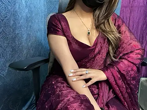 Snapshot of YoursSuku chatting on October 12, 2025, 8:10 pm YoursSuku online show from October 12, 2025, 8:10 pm