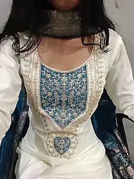 Daizy Shah online show from May 16, 2026, 2:38 pm