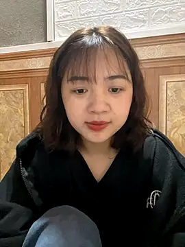 Snapshot of Lonnina chatting on November 5, 2025, 7:33 am Lonnina online show from November 5, 2025, 7:33 am