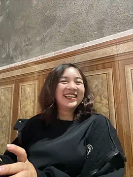 Snapshot of Lonnina chatting on November 13, 2025, 2:15 am Lonnina online show from November 13, 2025, 2:15 am